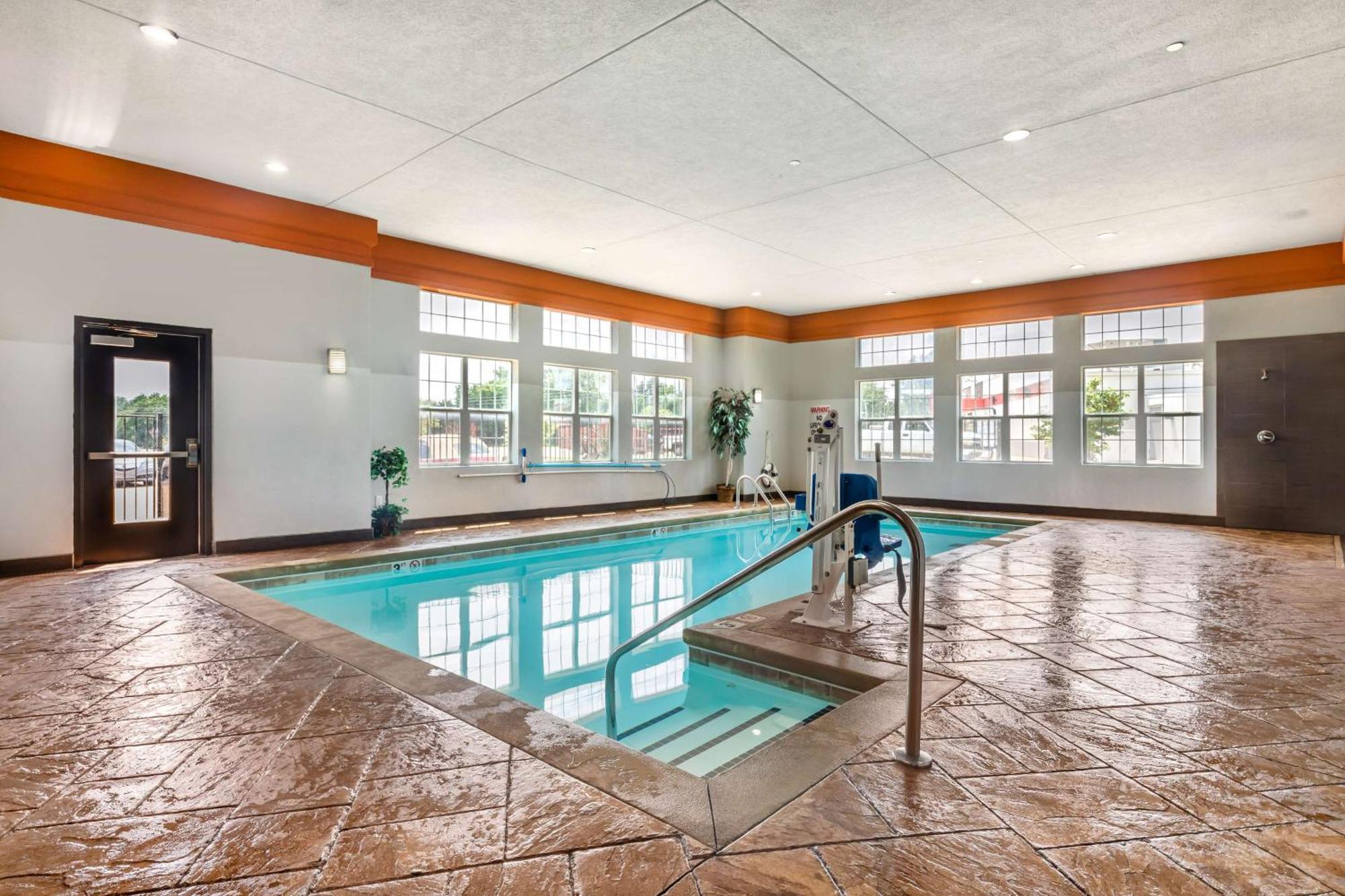 Best Western Plus Coweta'S 1St Hotel Esterno foto